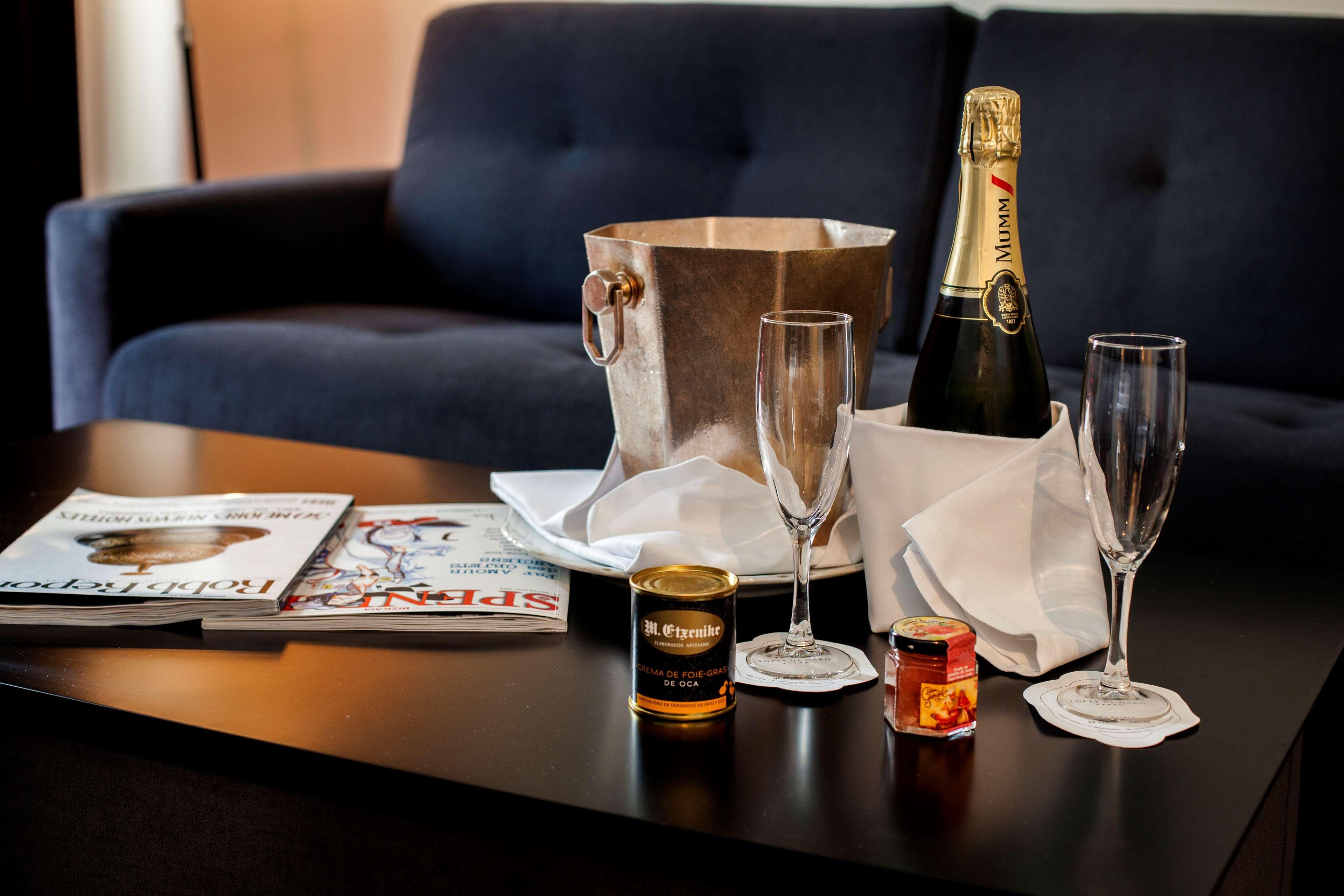 洛佩兹德哈罗酒店 毕尔巴鄂 外观 照片 Champagne and honey