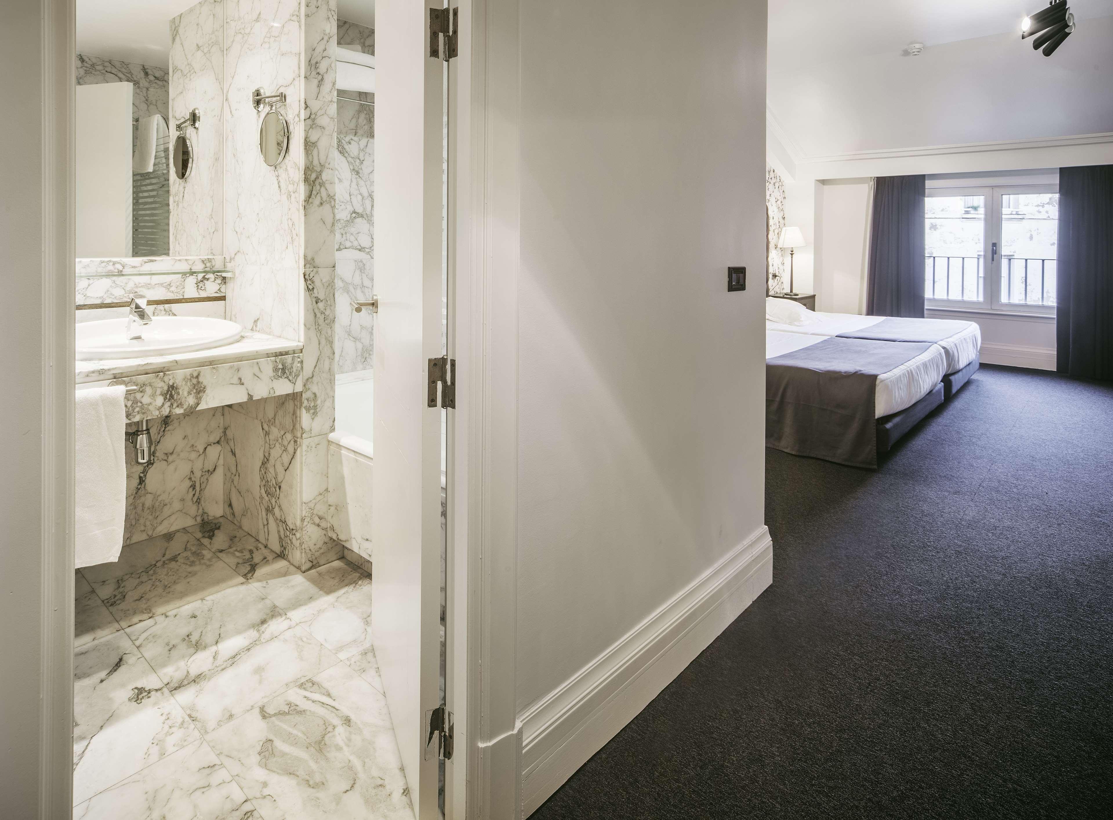 洛佩兹德哈罗酒店 毕尔巴鄂 外观 照片 A room at the hotel