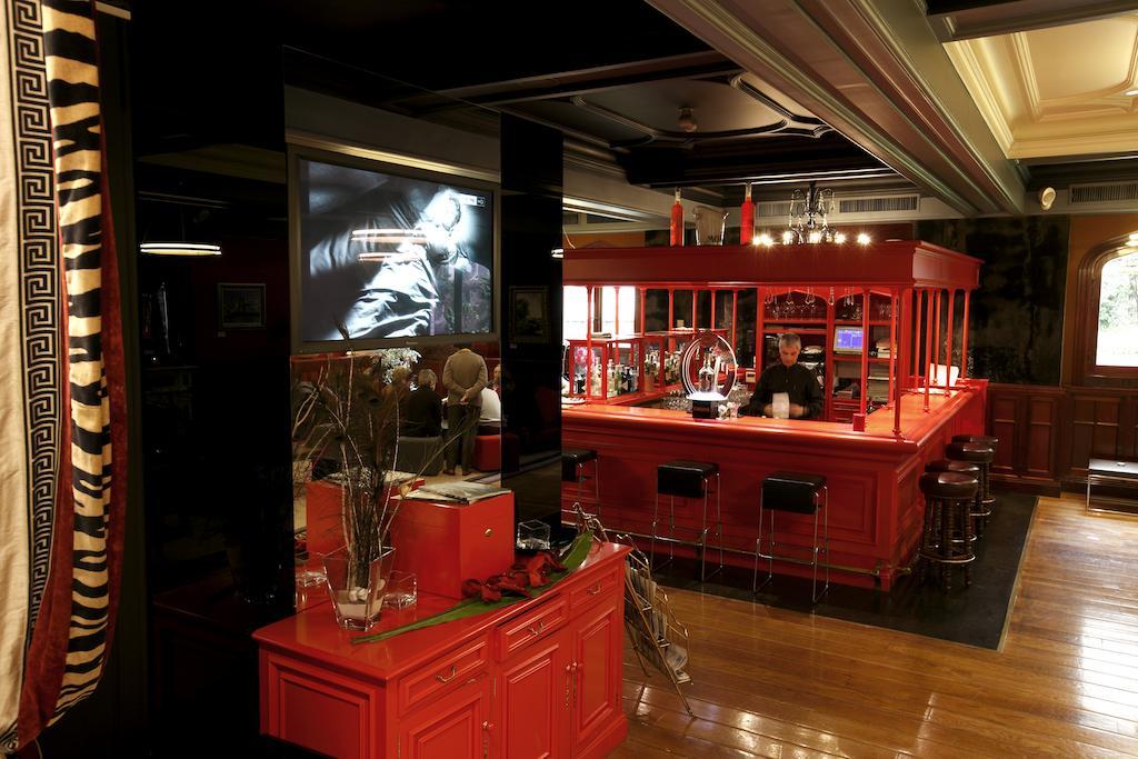 洛佩兹德哈罗酒店 毕尔巴鄂 外观 照片 The bar at the Hong Kong branch of the Mandarin Oriental