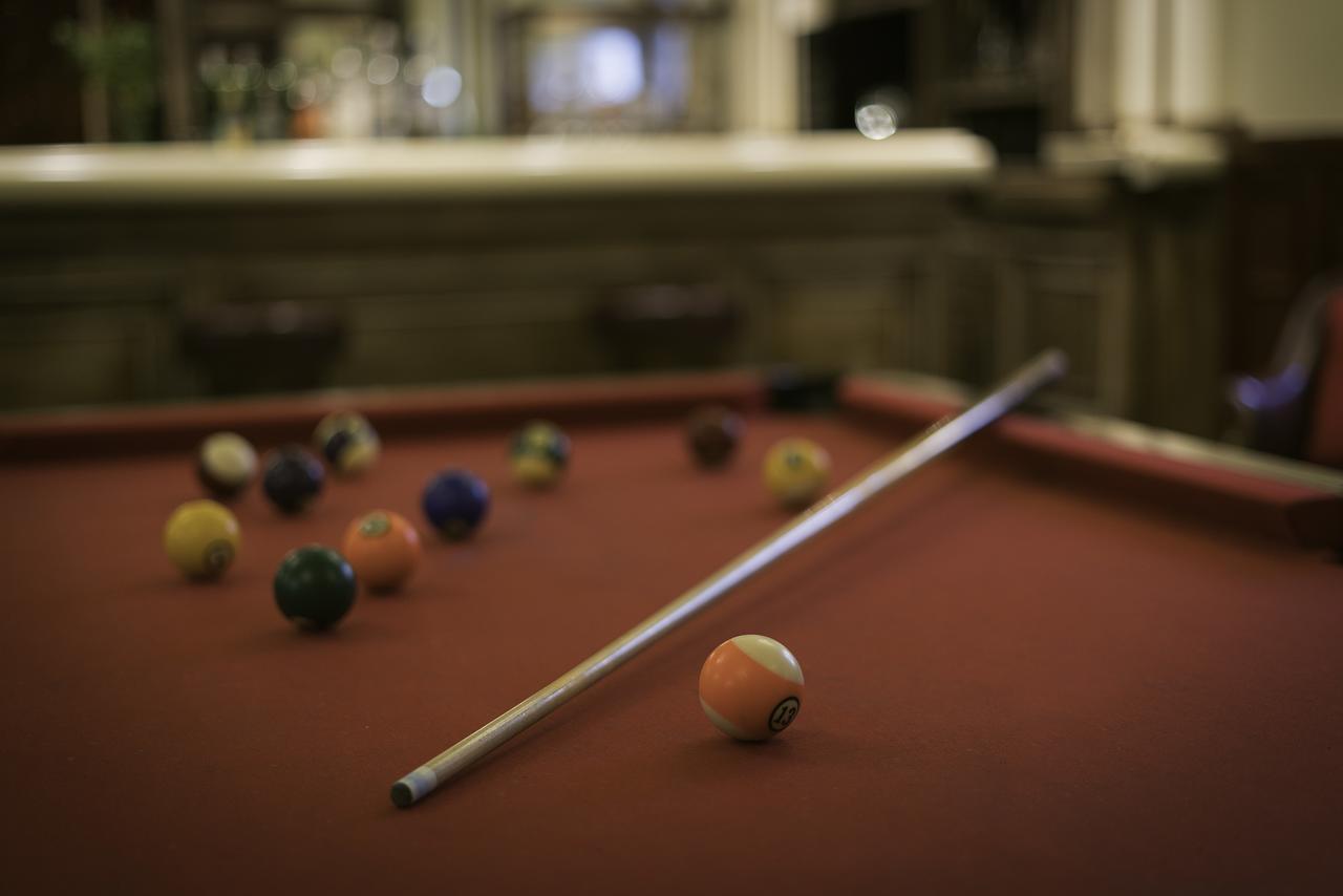洛佩兹德哈罗酒店 毕尔巴鄂 外观 照片 Pool table