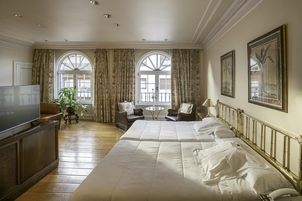 洛佩兹德哈罗酒店 毕尔巴鄂 外观 照片 A suite at the hotel